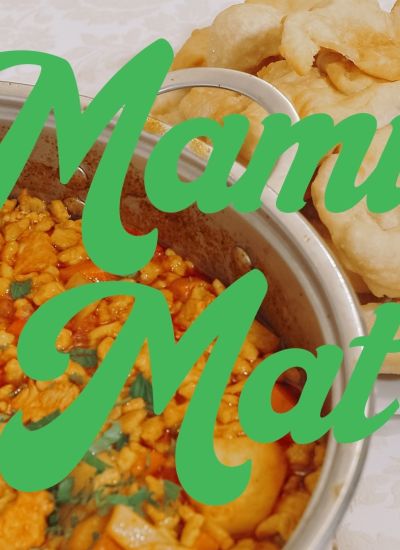 Kvinna intervjuar framf&ouml;r filmkamera